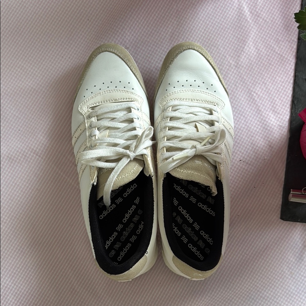 Adidas White Sneakers Minimalist Low-Top Style